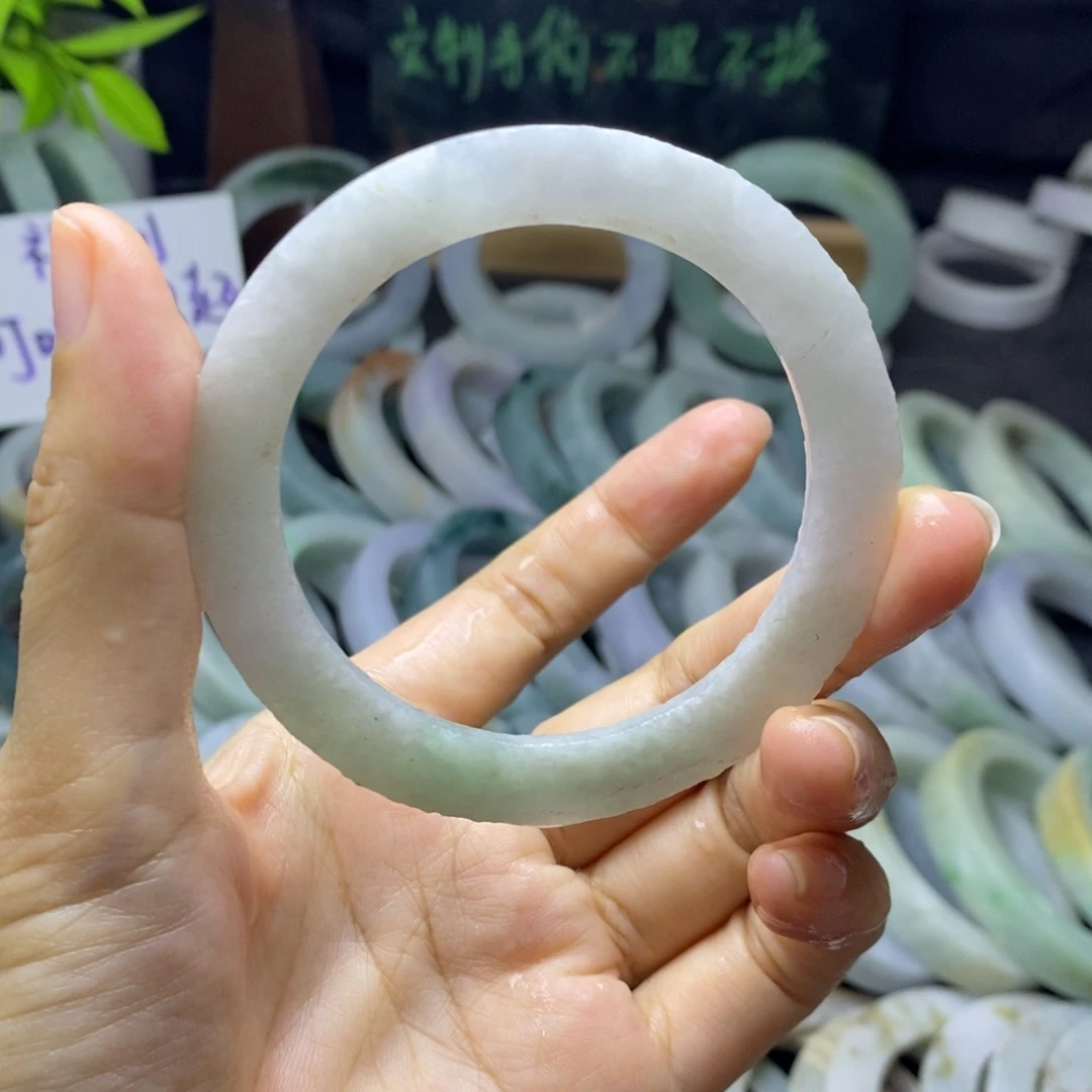 定制翡翠未镶嵌手镯
