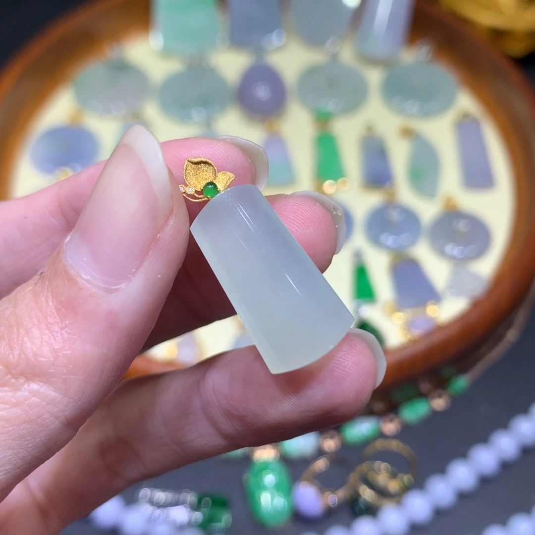 翡翠吊坠(不含链)18K金镶嵌