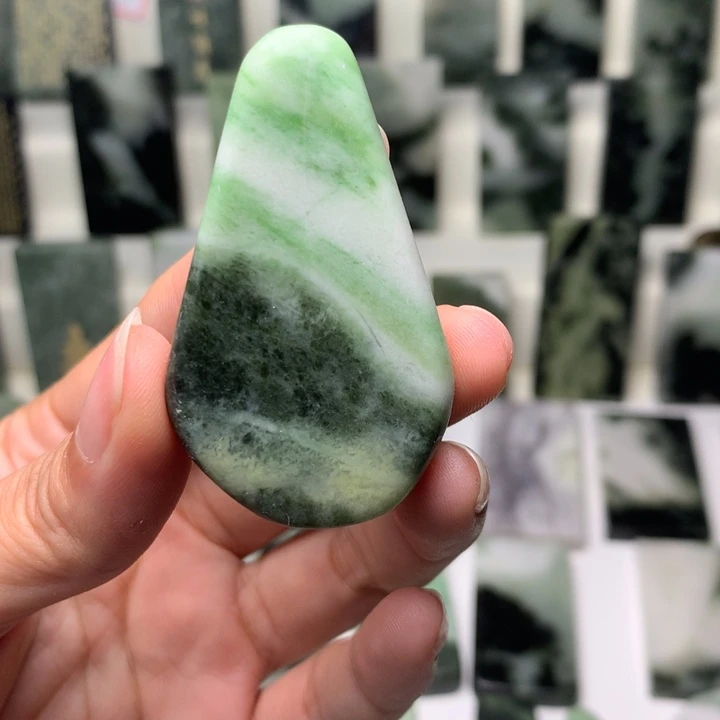 独山玉颈饰未镶嵌