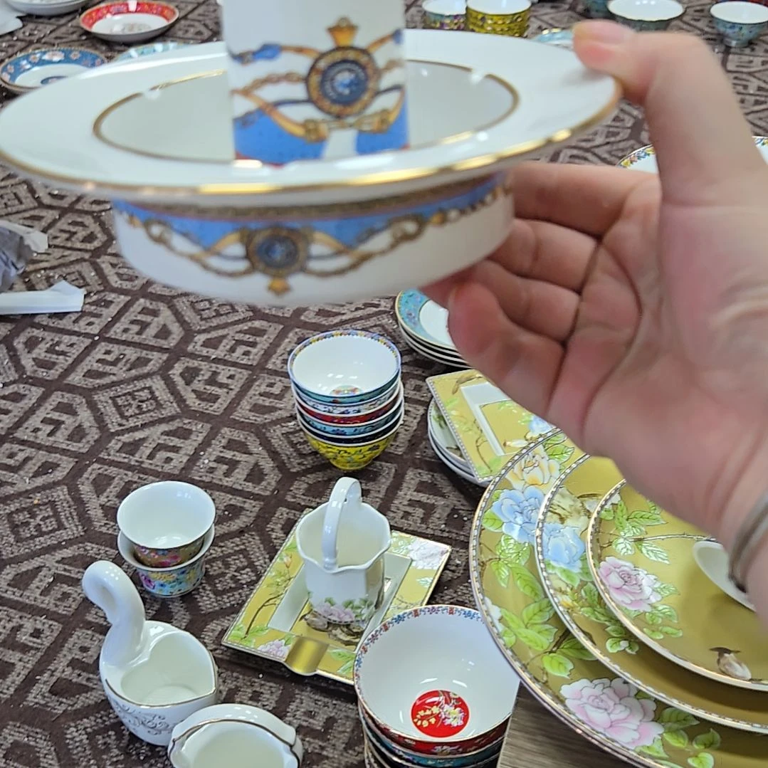 瓷片微瑕珐琅彩牙签筒烟缸一个6666