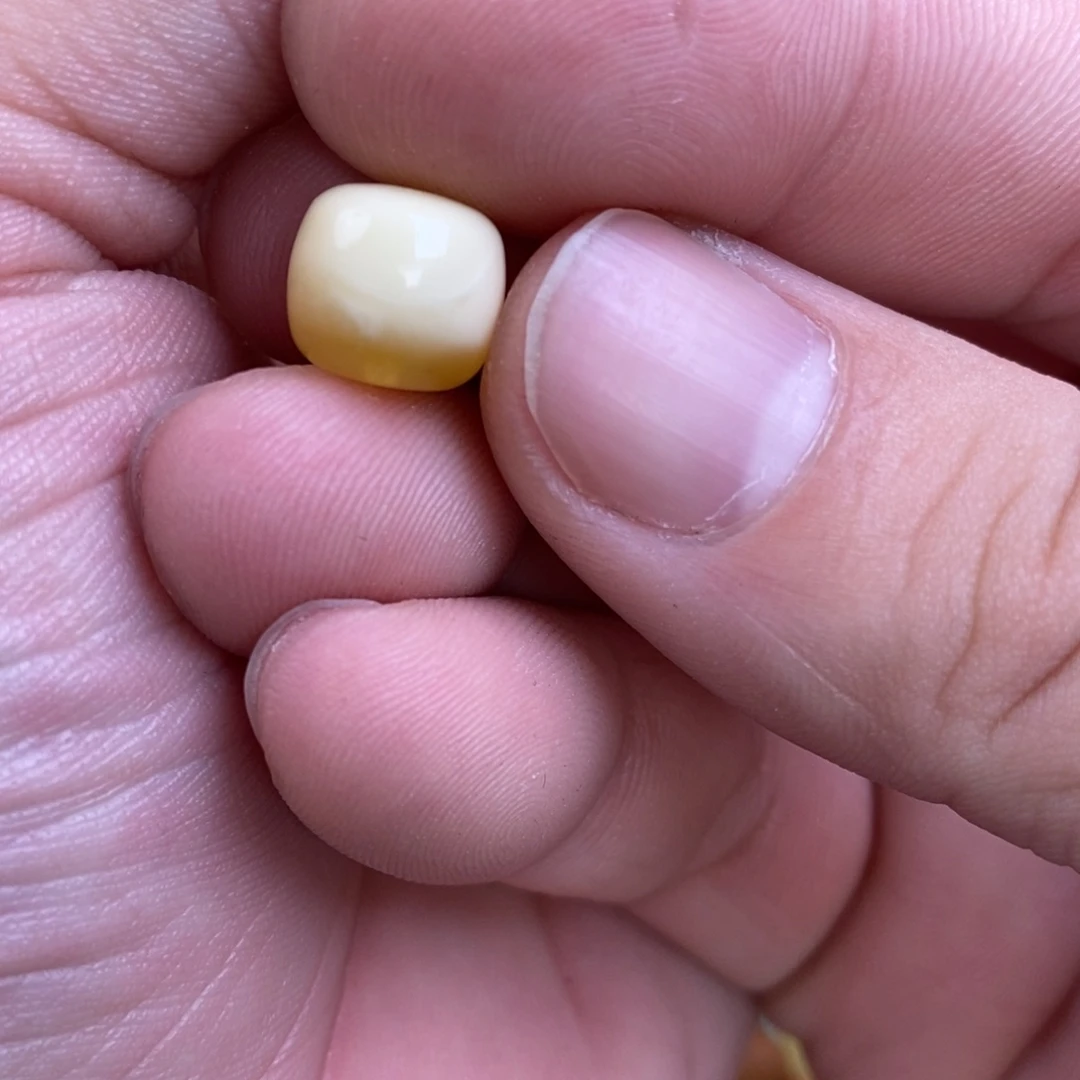 蜜蜡裸石未镶嵌雨**谷