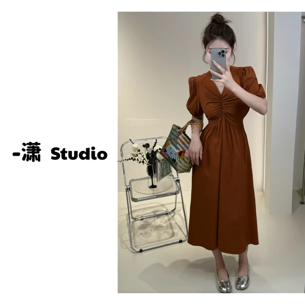 【25夏季系列】法式气质V领镂空露背设计感收腰显瘦连衣裙822