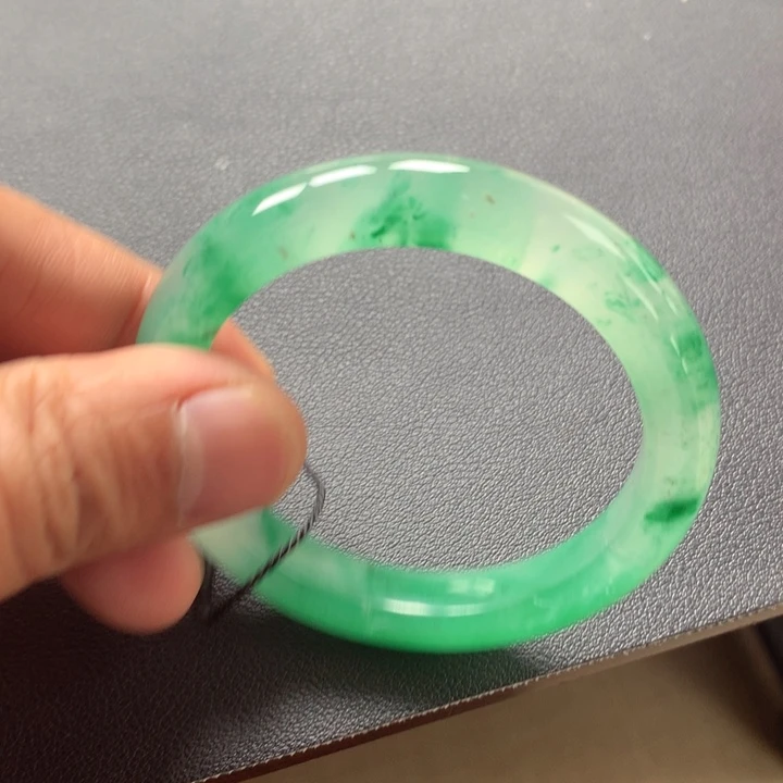 七***月石英质玉未镶嵌手镯