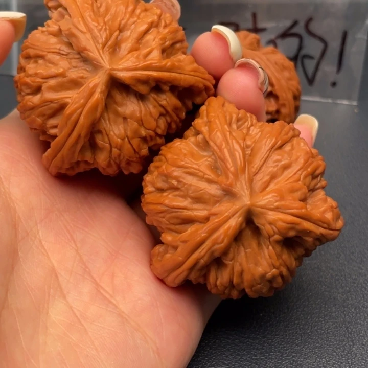 龙***湖文玩核桃吊坠白狮子