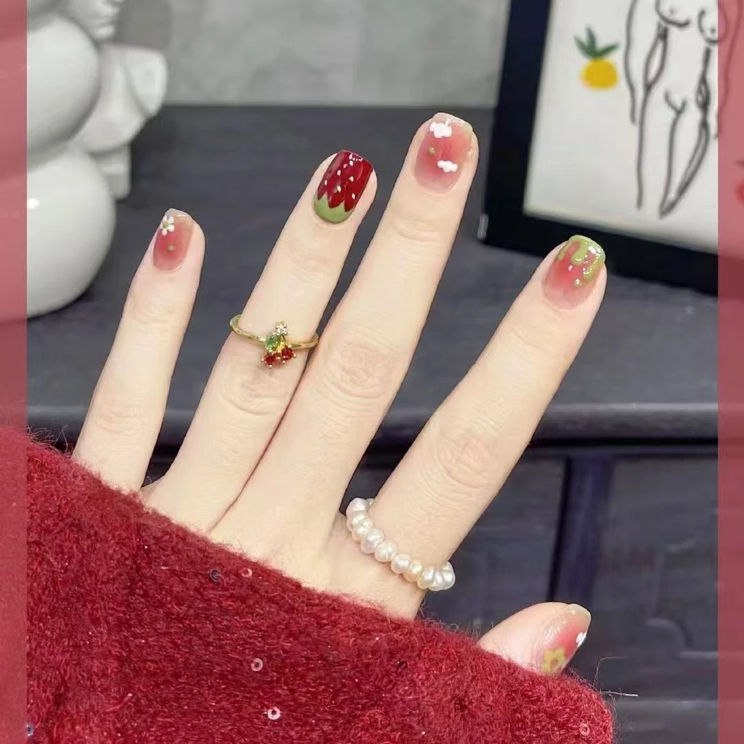 春夏可爱卡通冰透波点草莓赫本风云朵小花短款24片穿戴式指甲贴片