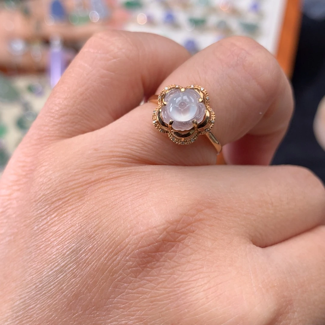 18K金镶嵌戒指翡翠花戒指