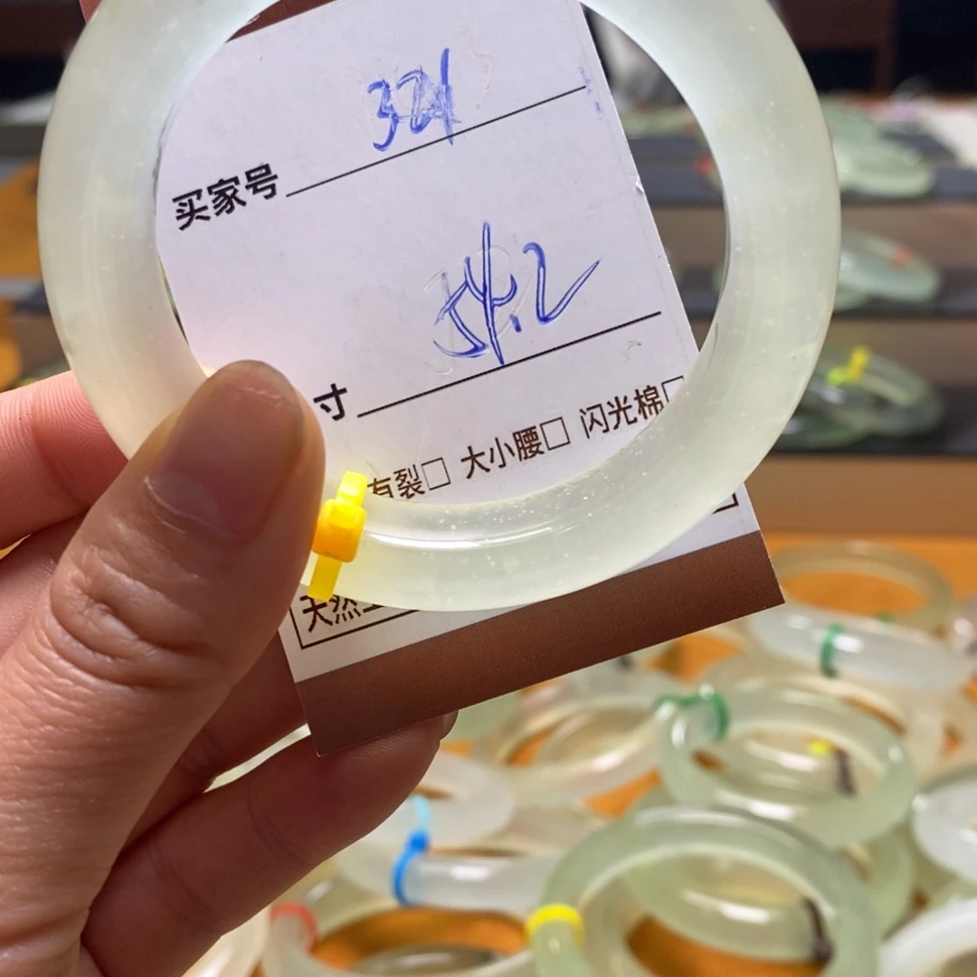 蛇纹石玉未镶嵌手镯（圆镯）l**e