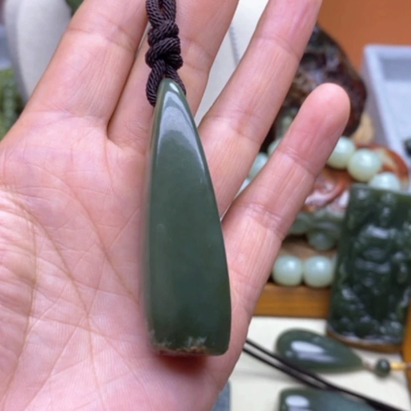 【闪购商品】未镶嵌岫岩河磨玉（透闪石质玉）挂件