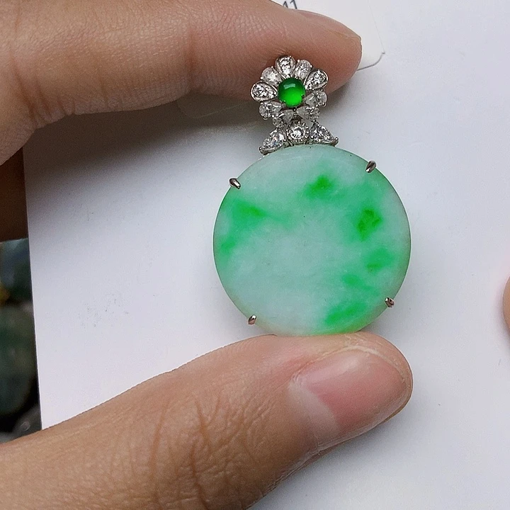 颈饰18K金镶嵌翡翠天然翡翠