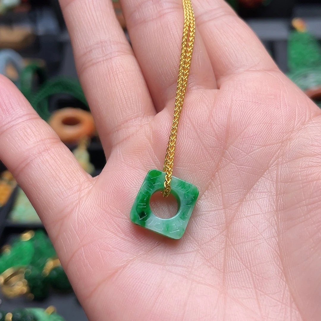 翡翠未镶嵌颈饰翡翠