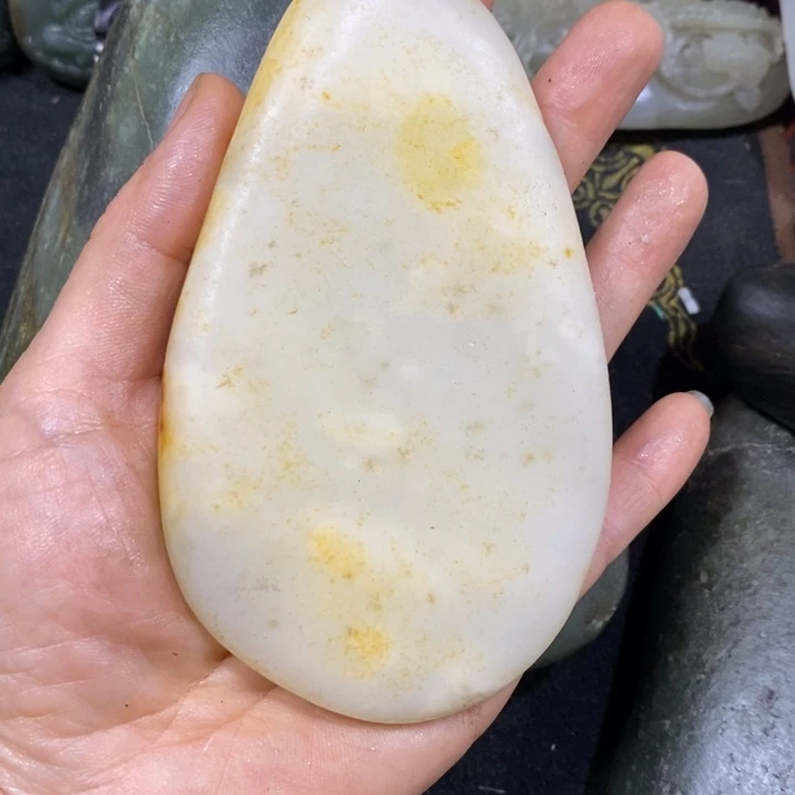 寒***隐未镶嵌和田玉（糖玉）挂件