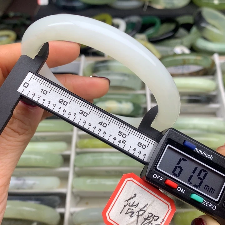 蛇纹石玉未镶嵌手镯587