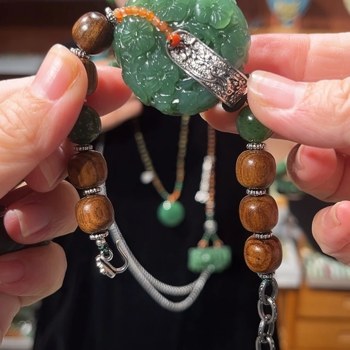 颈饰未镶嵌和田玉