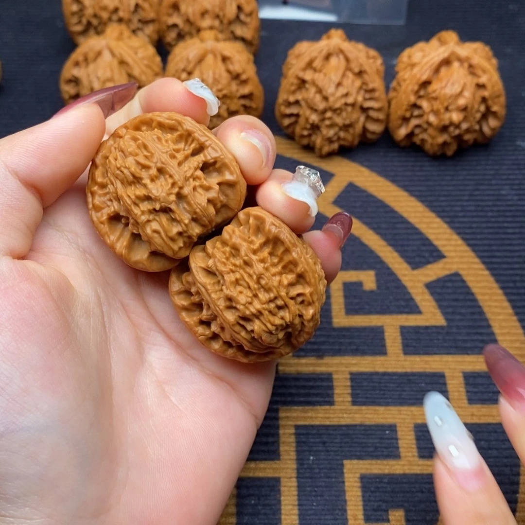 顺***销文玩核桃吊坠白狮子