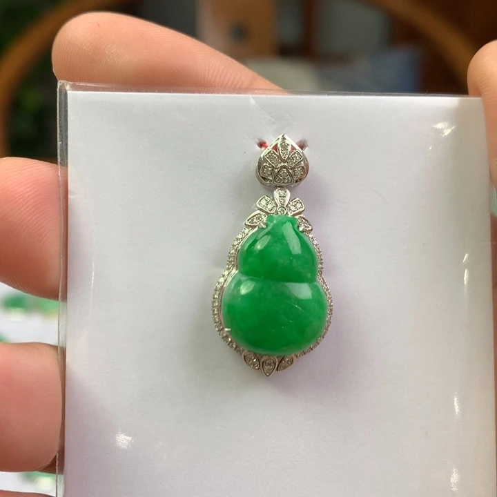 翡翠18K金镶嵌颈饰翡翠吊坠