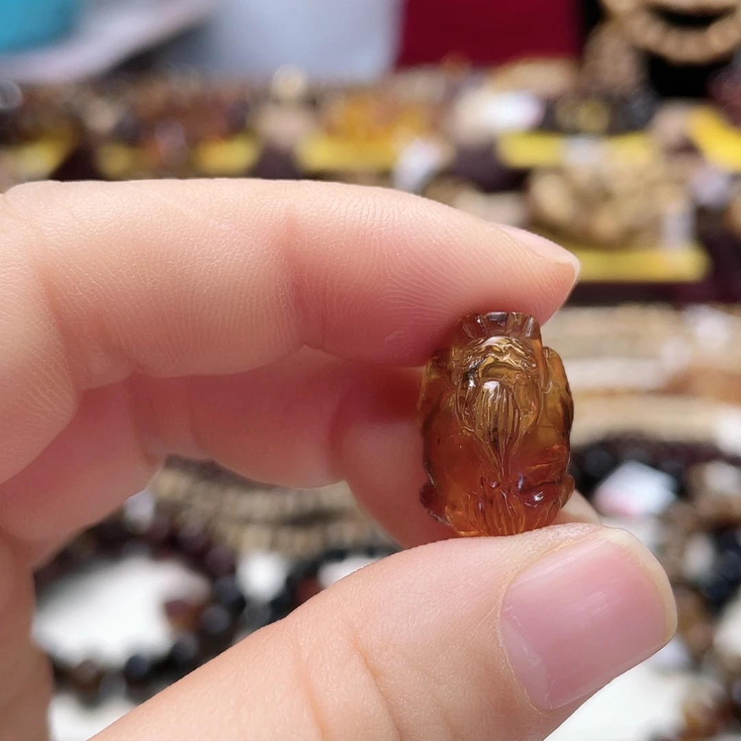 琥珀裸石未镶嵌八*鱼大