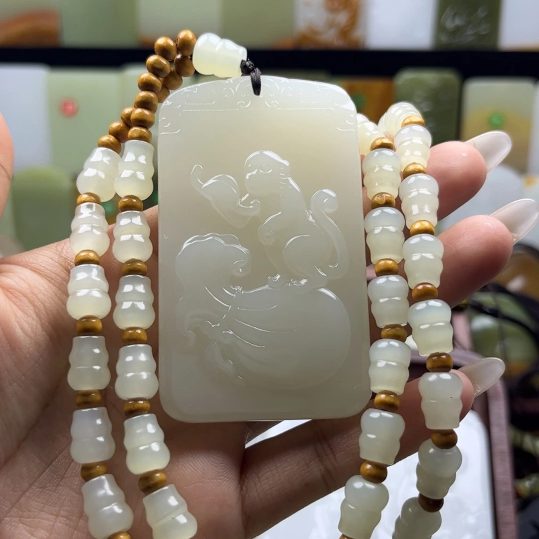 许***生天然玉石生肖猴牌