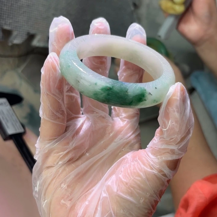 C***琳石英质玉（非洲翠）手镯未镶嵌定制