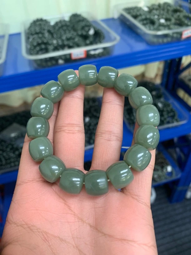 ZQ114纯天然新疆和田玉卡14