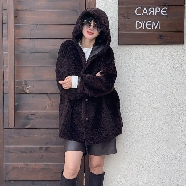 “慵懒假日”时尚保暖连帽皮毛一体外套/32835
