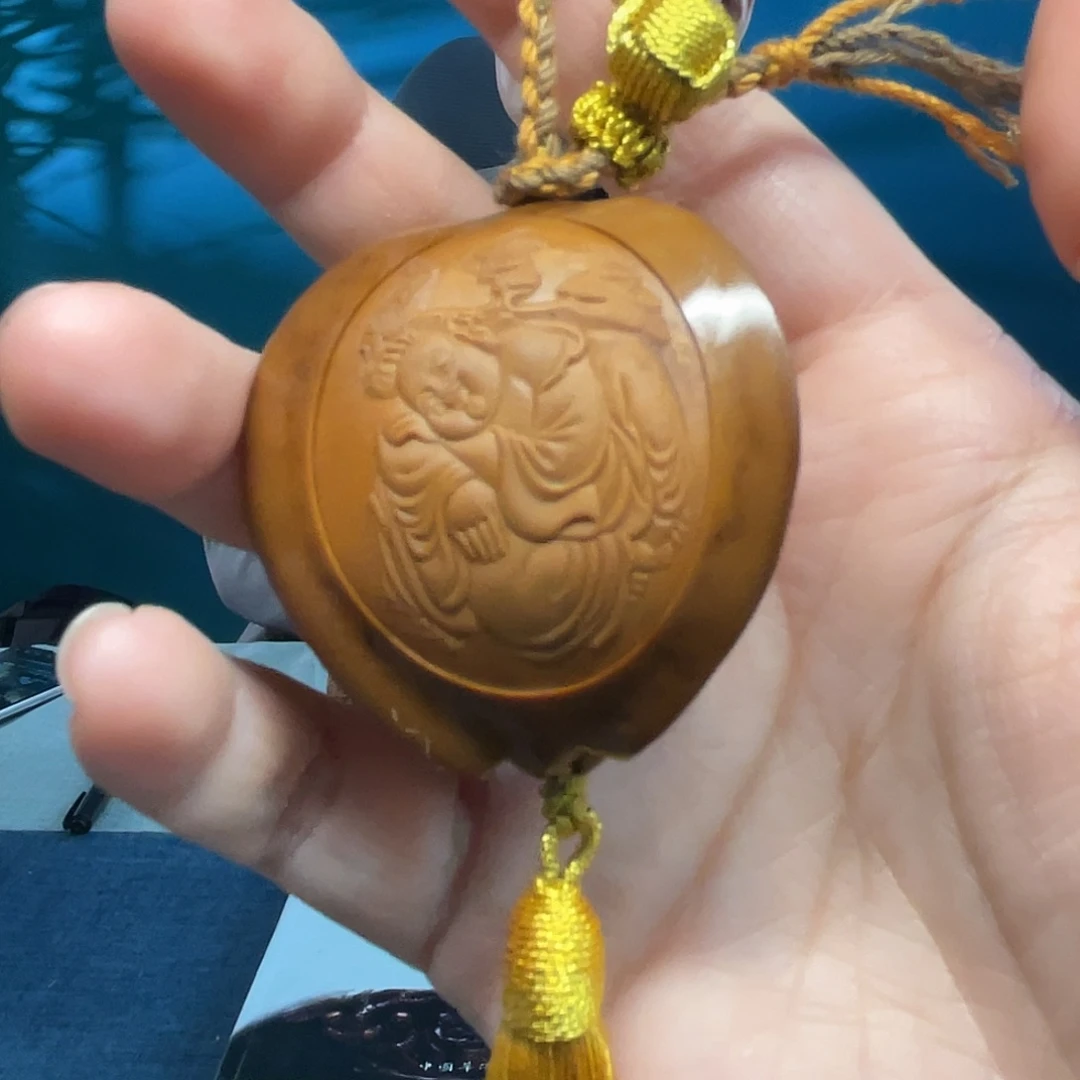 大橄榄风景弥勒核雕作品