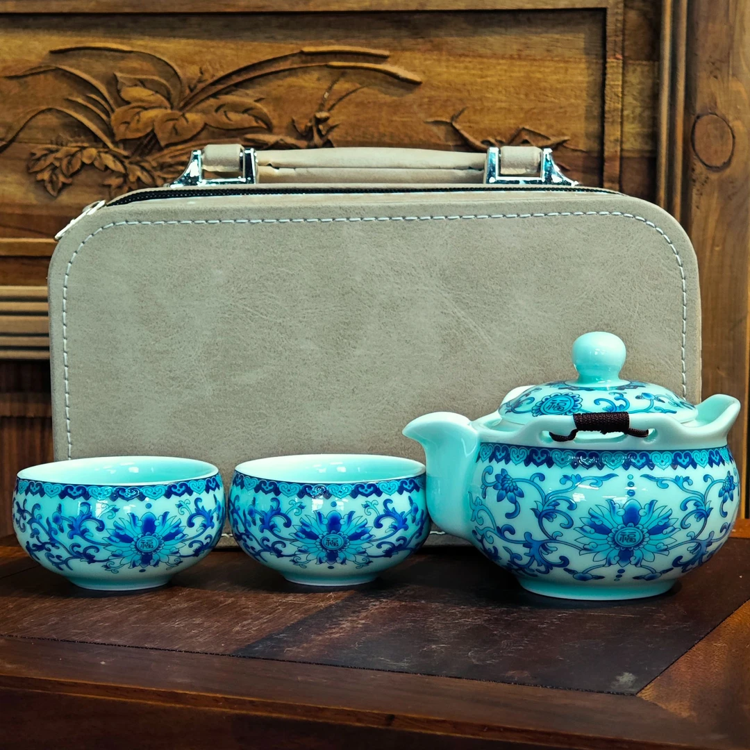 A-0111 缠枝莲青花福宝瓶+两杯（配会长皮盒）旅行套