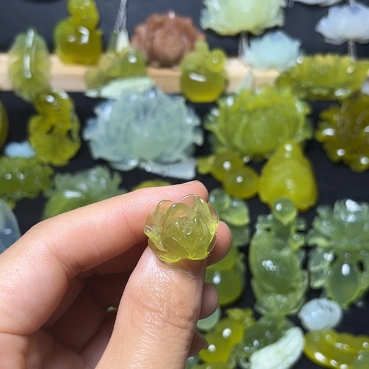 O***蛇纹石玉未镶嵌颈饰