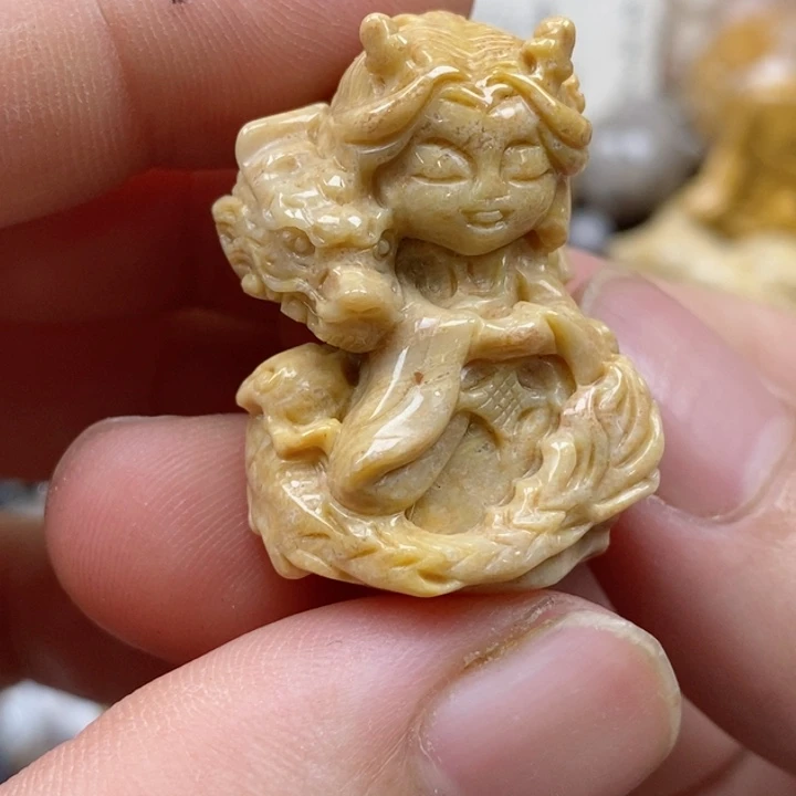 颈饰未镶嵌硅化珊瑚（珊瑚玉）