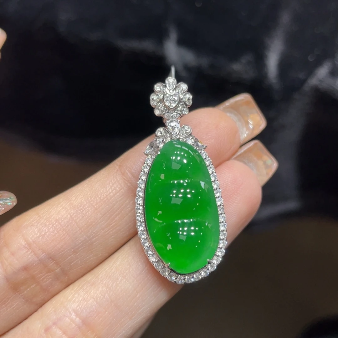 翡翠颈饰18K金镶嵌天然缅甸翡翠