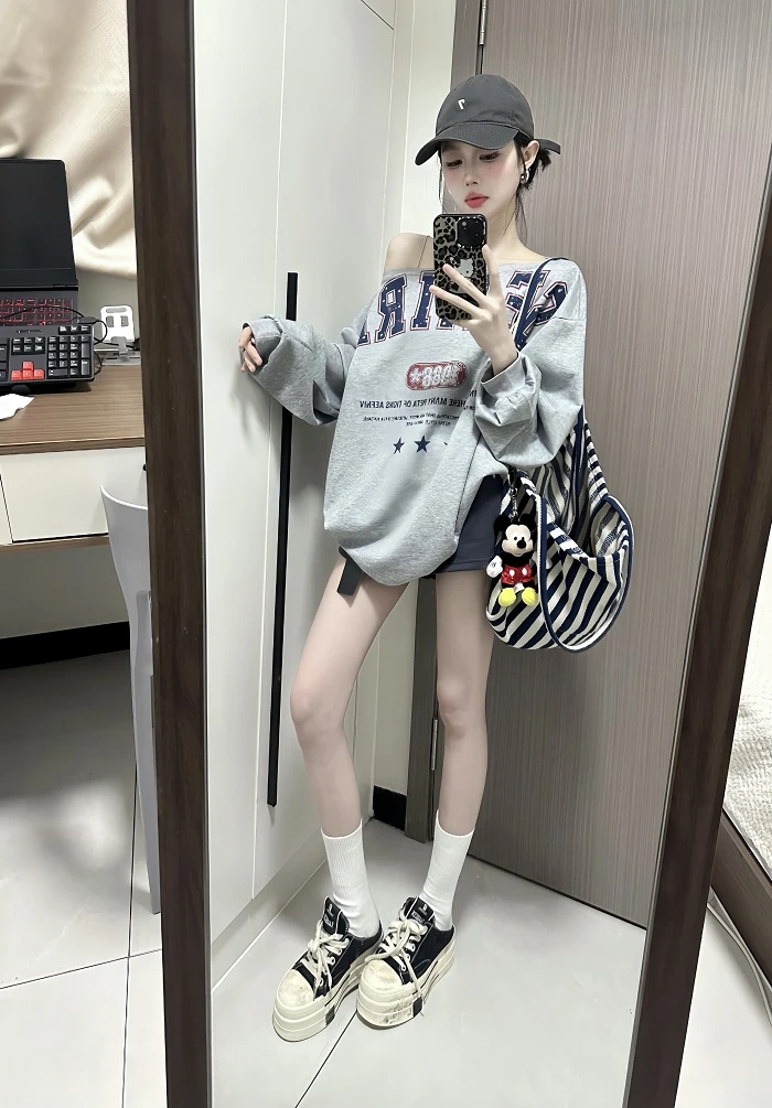 十三行潮一字领露肩大字母印花长袖卫衣宽松大版遮屁女士时尚上衣