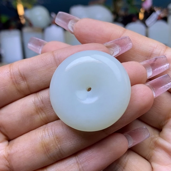 和田玉未镶嵌颈饰陌**雨