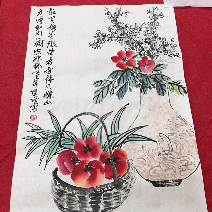 国画花鸟等多种鸟类的栖息环境中生长