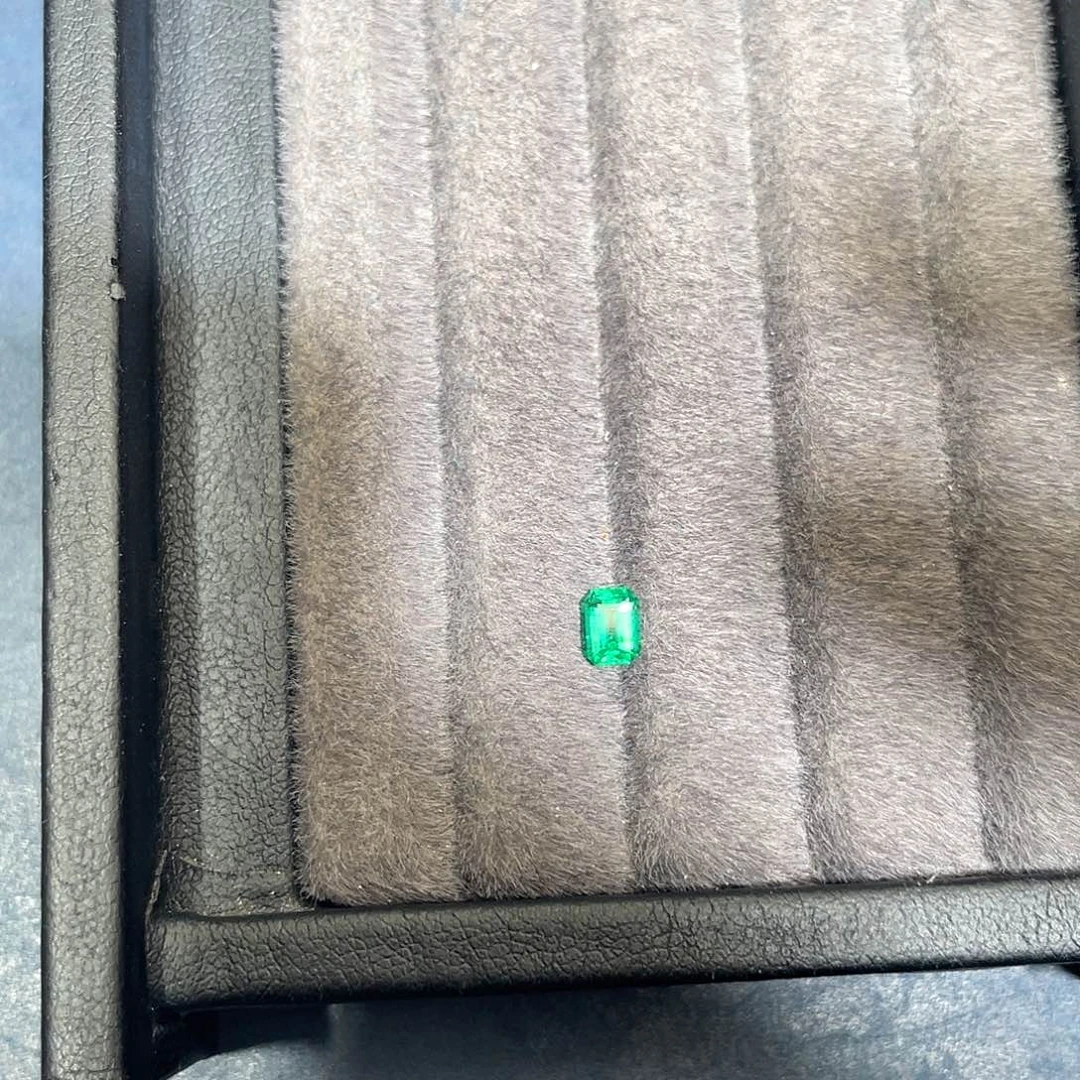 M***9祖母绿裸石0.37ct