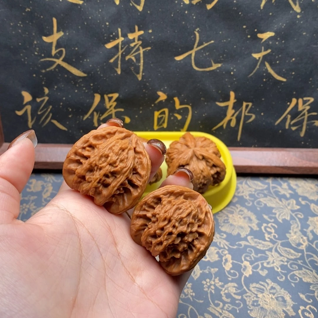 吊坠文玩核桃向***