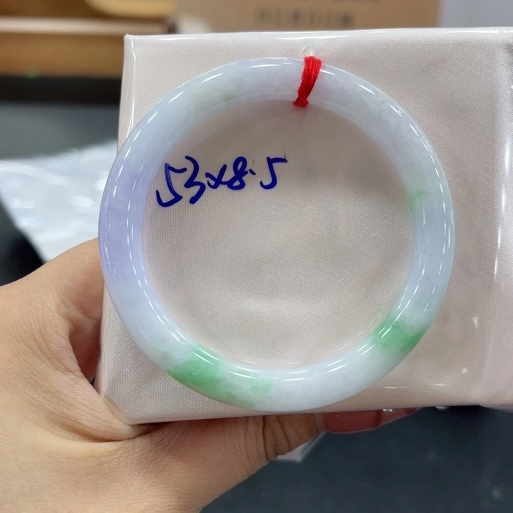 翡翠手镯未镶嵌翡翠