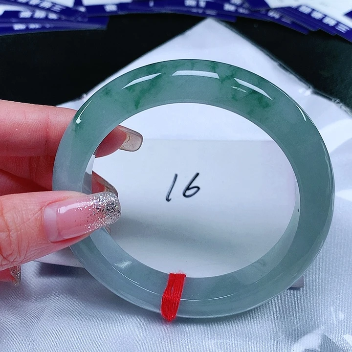 翡翠手镯未镶嵌翡翠手镯未镶嵌