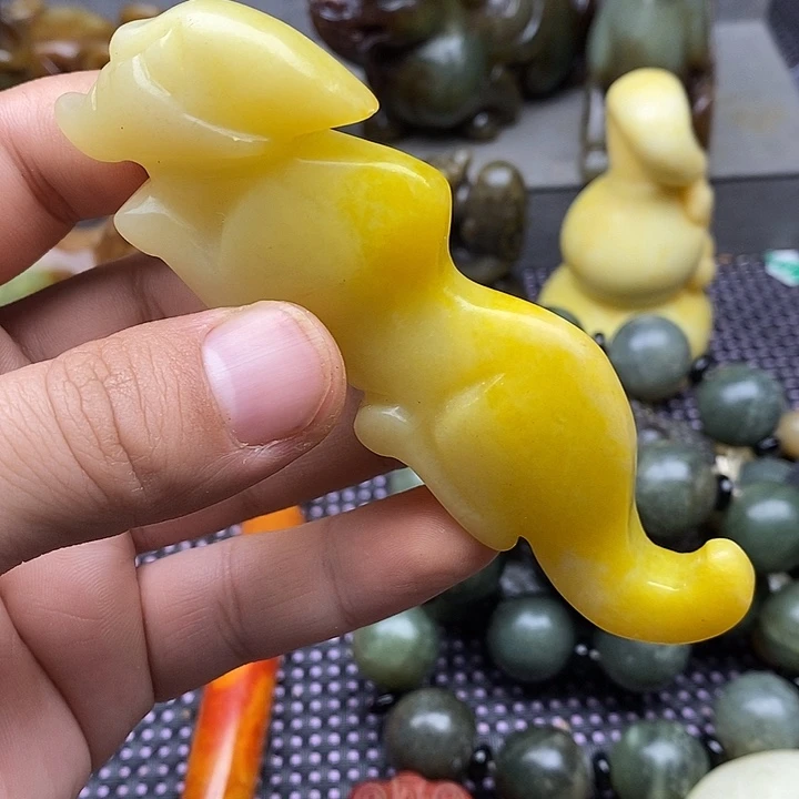 未镶嵌蛇纹石玉颈饰