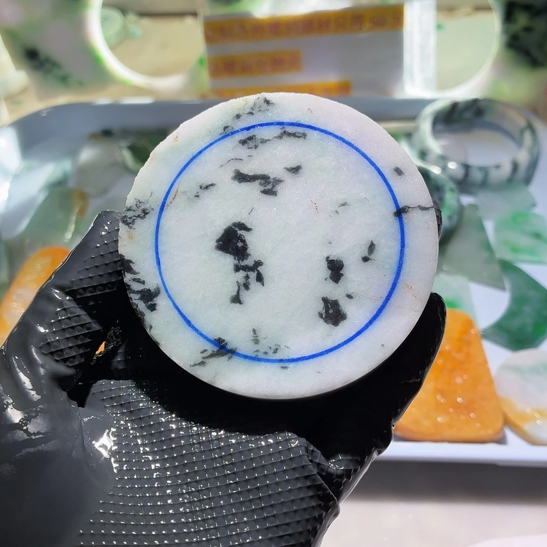 颈饰未镶嵌翡翠边角料