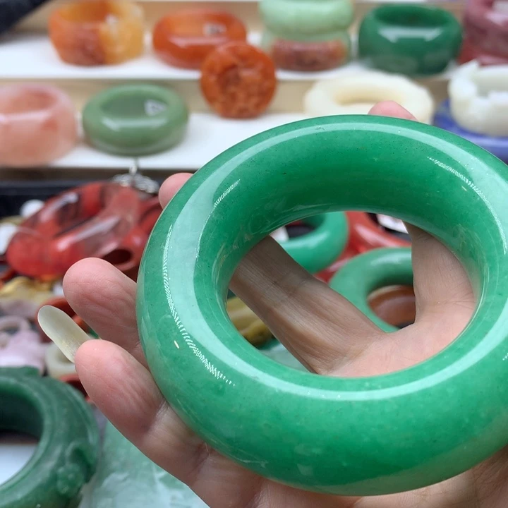 稀****石英岩玉未镶嵌13468975444