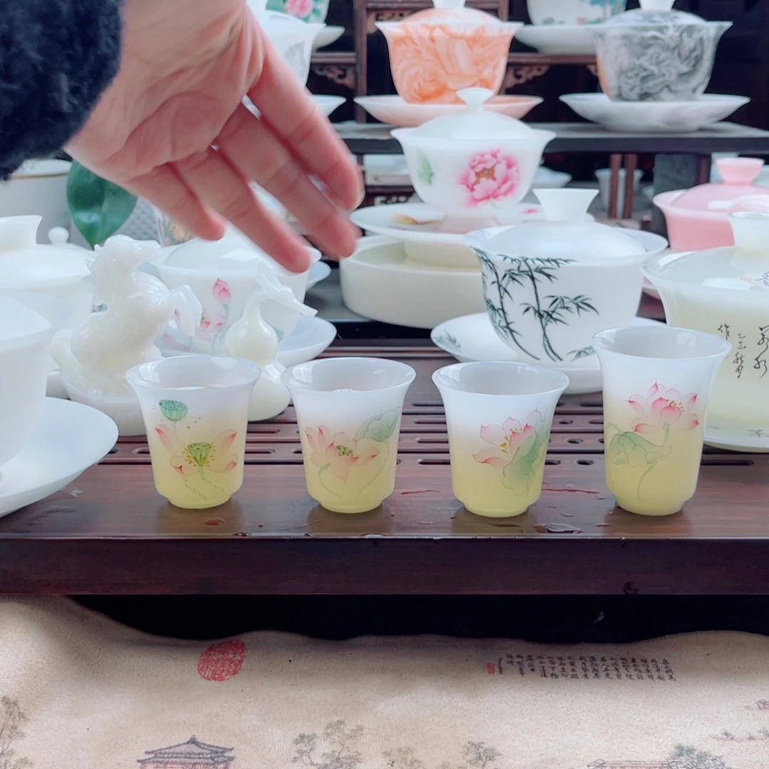 璞玉手绘荷花补水洁面后