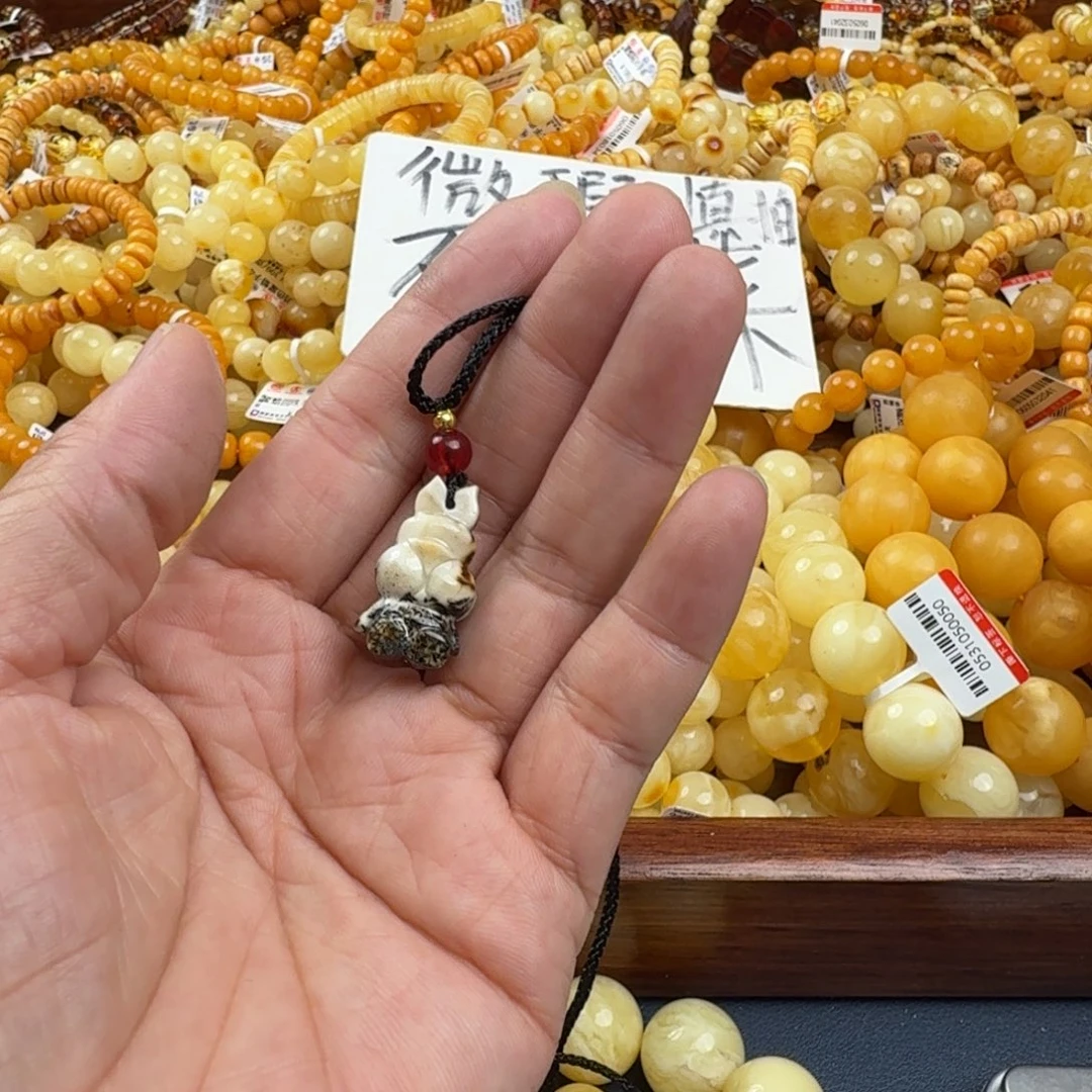 未镶嵌琥珀珠宝奇石