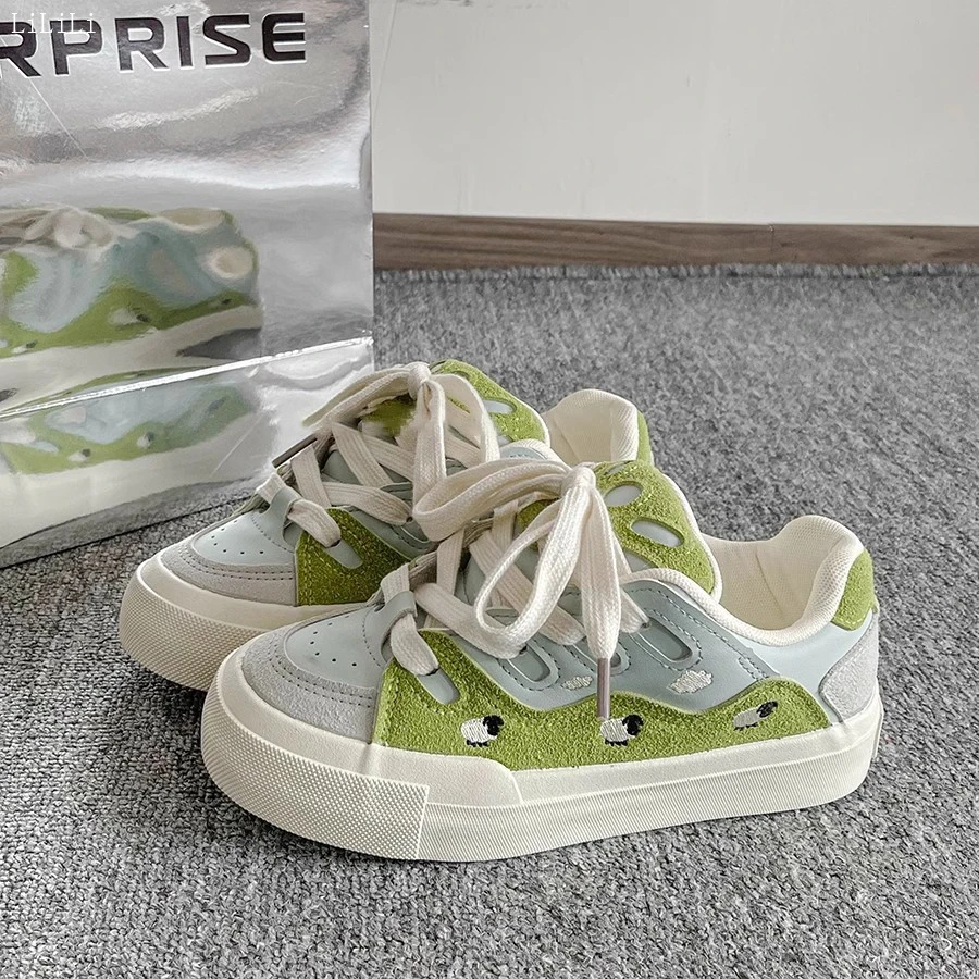 复古小众鞋子休闲板鞋厚底小白鞋女款春季新款百搭运动面包鞋低帮