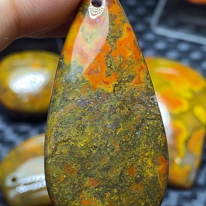 玛瑙/玉髓颈饰未镶嵌宝*