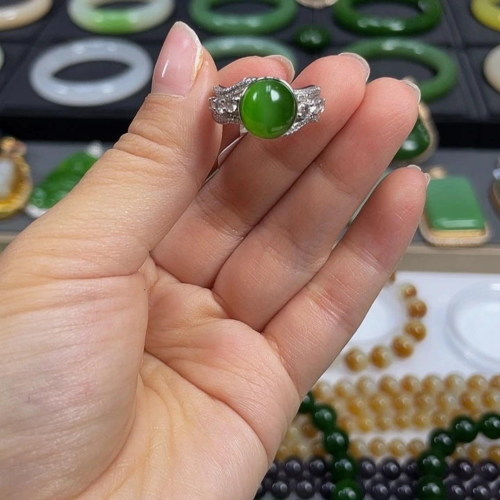 和田玉戒指18K金镶嵌