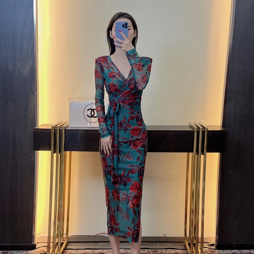 2025春夏款网纱V领绑带长袖红情绿意显瘦包身修身百搭开衩连衣裙