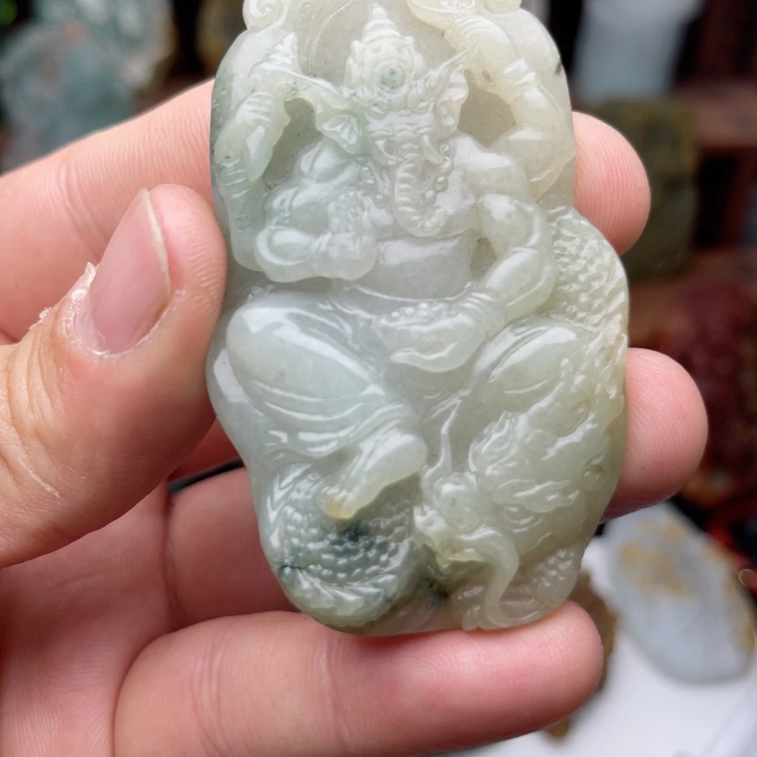 翡翠颈饰未镶嵌象神