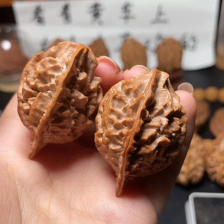 文玩核桃把件绝版龙骨