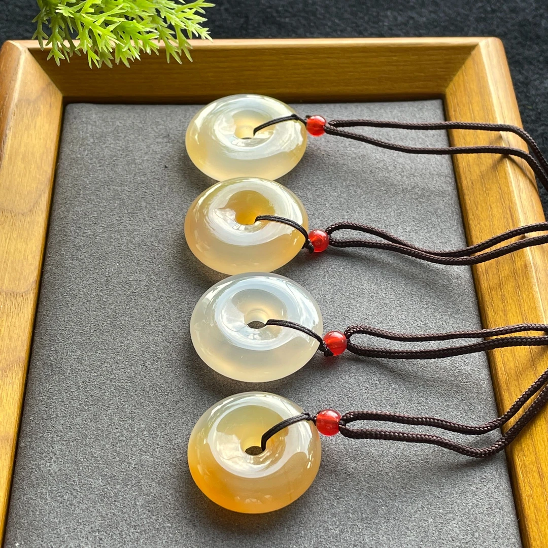 新粉见面礼 天然玛瑙平安扣 多样性发货(发其一)