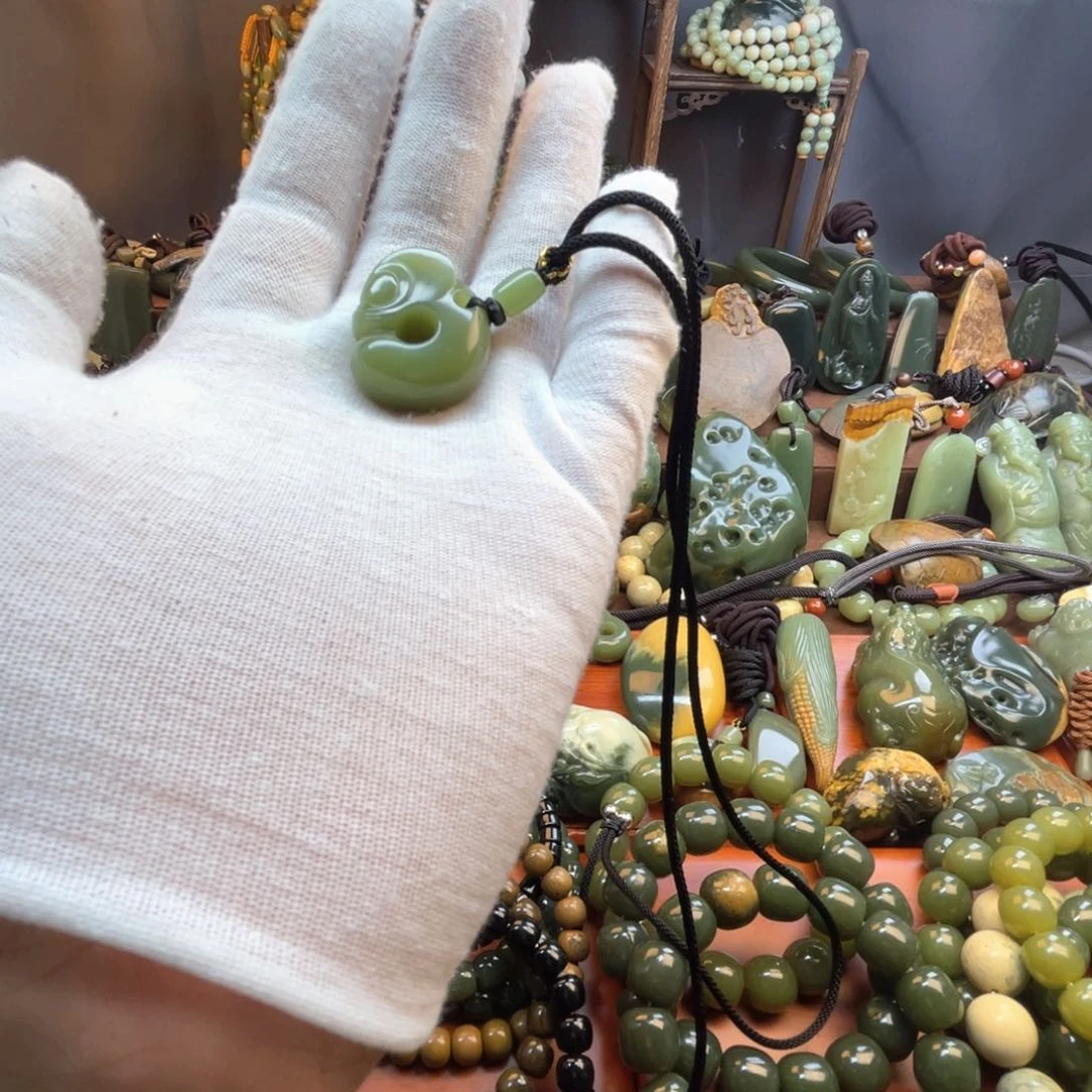 岫岩老玉（透闪石质玉）未镶嵌颈饰?**?