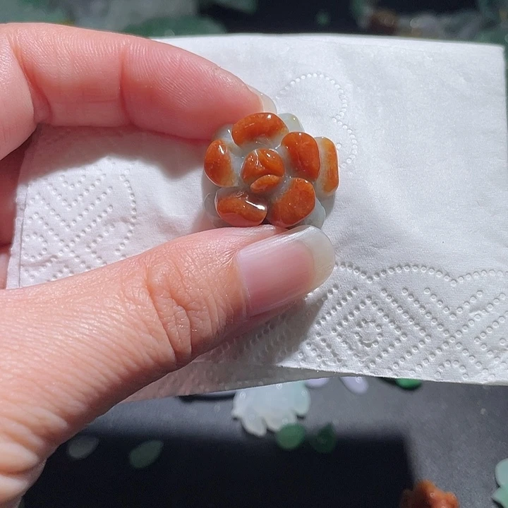 颈饰未镶嵌翡翠，天